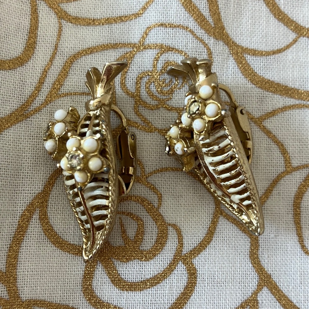 Vtg Coro gold tone leaf pearl white stone crystal flowers clip earrings signed